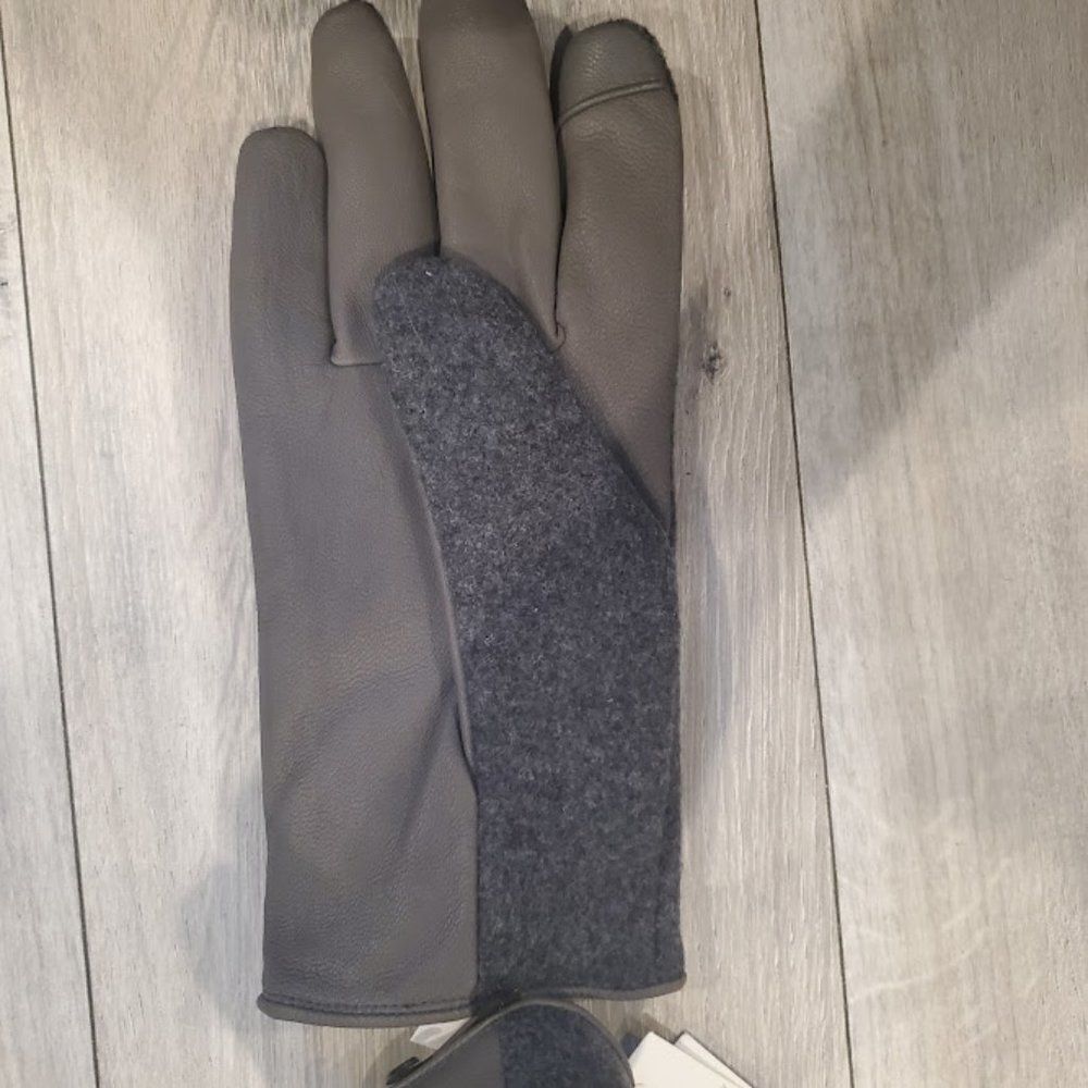UGG Men's Charcoal Snap Tab Fabric Tech Glove Size Large/ XL - Picture 7 of 8